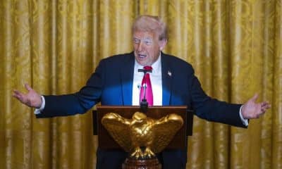 El presidente de Estados Unidos, Donald Trump, al intervenir este miércoles, 15 de octubre, durante una cena de recaudación de fondos para ampliar el salón de baile de la Casa Blanca, en Washington DC (EE.UU.). EFE/Jim Lo Scalzo/Pool