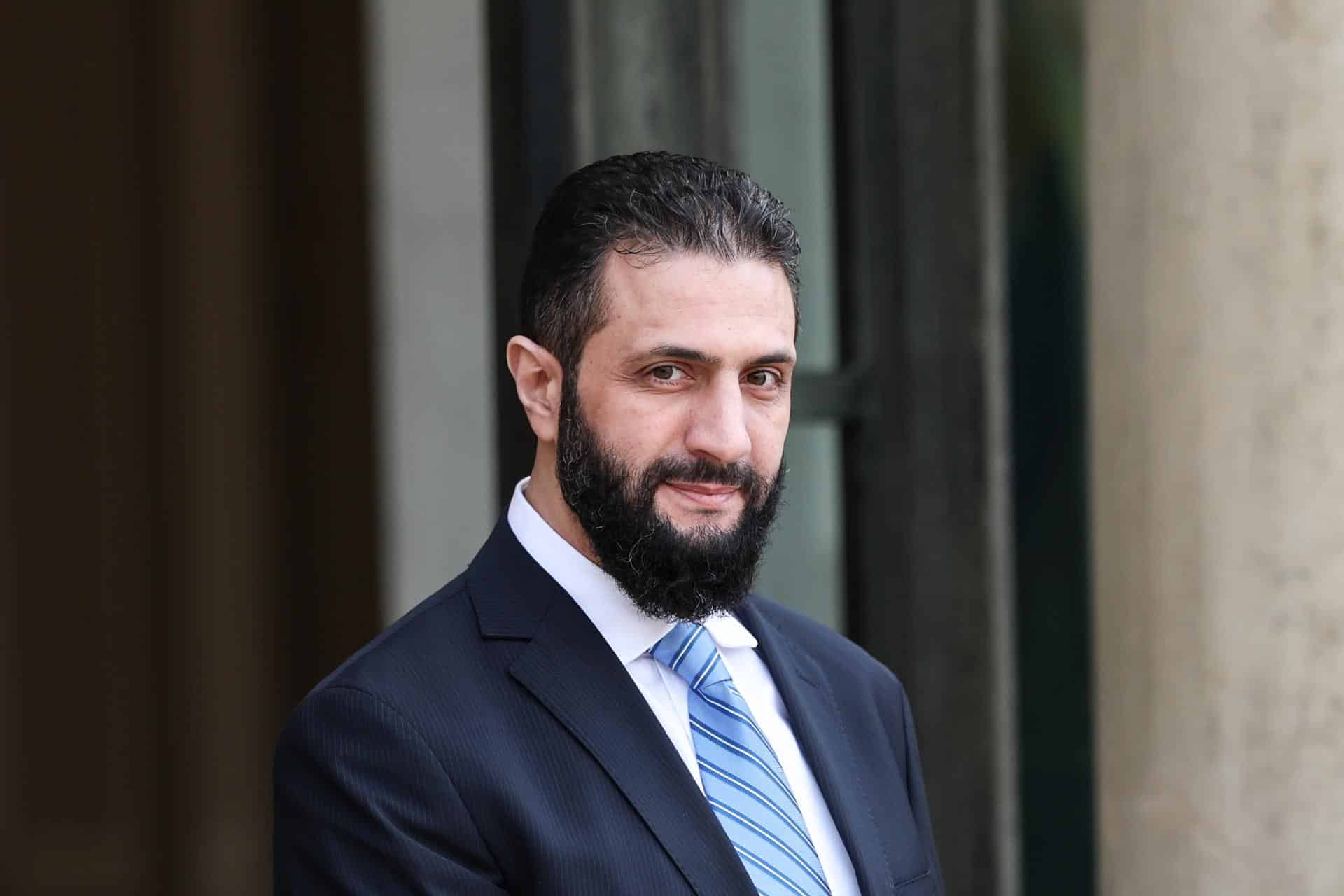 Foto de archivo del presidente interino de Siria, Ahmed al Sharaa, que promete salir afianzado de las primeras elecciones sirias tras la caída de Bachar al Asad, fotografiado el pasado 7 de mayo en París. EFE/EPA/MOHAMMED BADRA