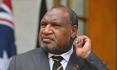 CAMBERRA (Australia), 06/10/2025.- El primer ministro de Papúa Nueva Guinea, James Marape, tras la firma de un tratado de Defensa con Australia. EFE/EPA/MICK TSIKAS NO ARCHIVING AUSTRALIA AND NEW ZEALAND OUT