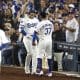 El lanzador estelar de los los Dodgers de Los Angeles, Shohei Ohtani (c) celebra el jonrón, el tercero, impulsado este viernes durante el cuarto juego de la Serie de Campeonato de la Liga Nacional que anticipó su paso a la Serie Mundial con barrida plena (4-0) a los Cerveceros de Milwaukee. EFE/EPA/CAROLINE BREHMAN