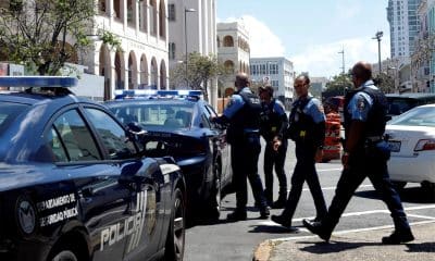Agentes de policía patrullan una calle en San Juan (Puerto Rico). Imagen de archivo. EFE/Thais Llorca