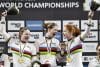 Steffie van der Peet (i), Kimberly Kalee (c) y Hetty van de Wouw, de Países Bajos, celebran en el podio luego de ganar el oro en la prueba de velocidad por equipos femenino, en el Campeonato del Mundo de Ciclismo de Pista, en Santiago de Chile. EFE/Osvaldo Villarroel