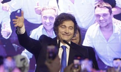 El presidente de Argentina, Javier Milei, celebra tras conocer los resultados de las elecciones legislativas este domingo, en Buenos Aires (Argentina). EFE/ Juan Ignacio Roncoroni