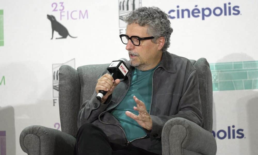 El director brasileño Kleber Mendonça Filho habla en el marco del festival de cine este viernes, en Morelia (México). EFE/Iván Villanueva