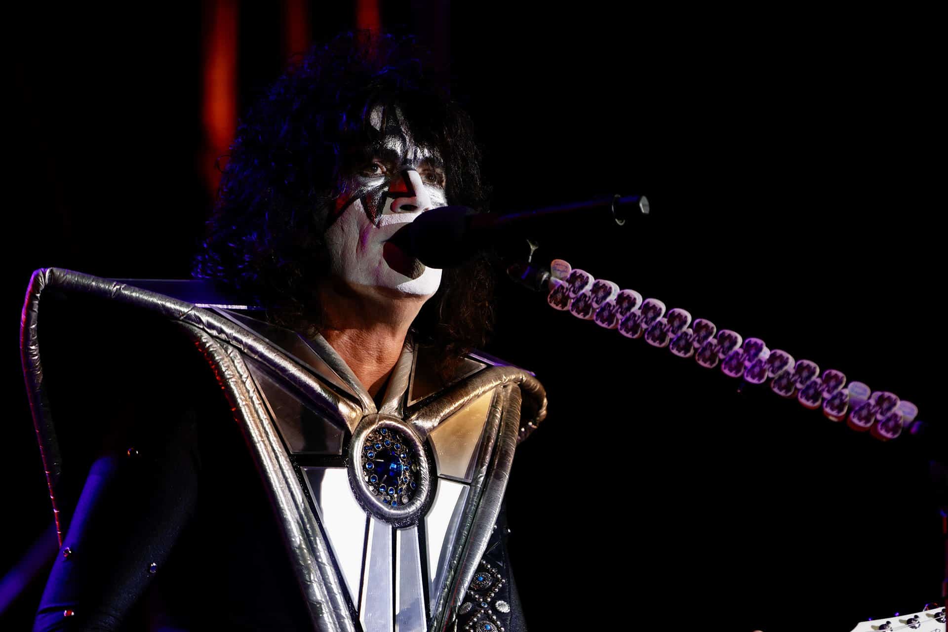 Imagen de archivo del guitarrista y vocalista del grupo estadounidense de rock Kiss Ace Frehley en un concierto en tierras mexicanas del Foro Pegaso en la ciudad de Toluca, Estado de México (México). EFE/Felipe Gutiérrez