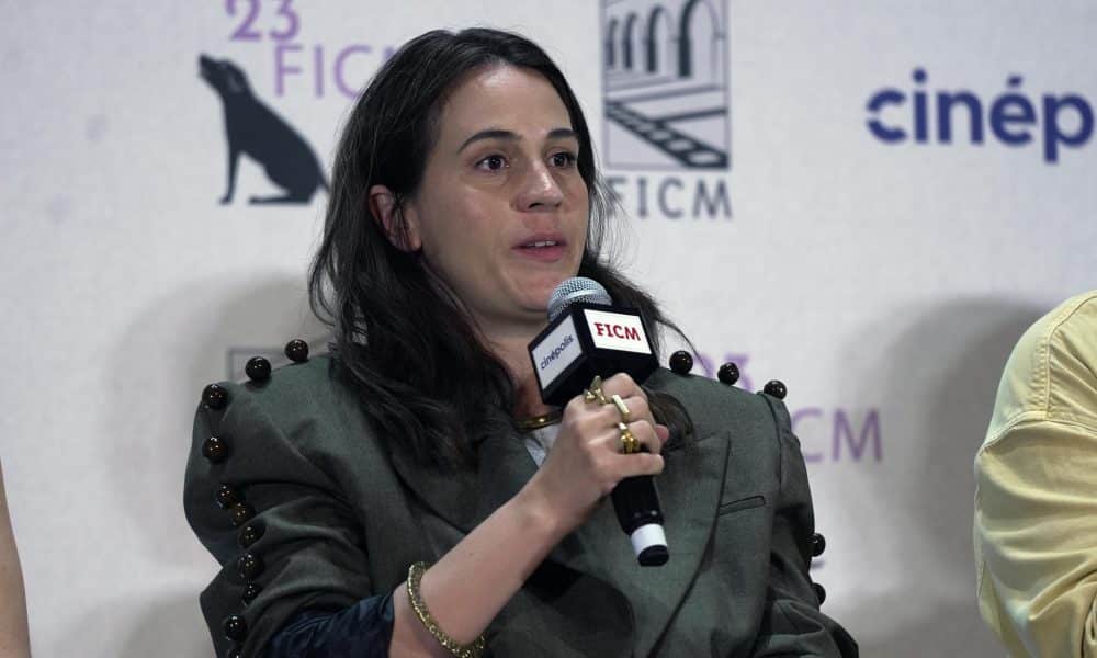 La actriz mexicana Cassandra Ciangherotti habla durante una rueda de prensa este sábado, en el marco del Festival Internacional de Cine de Morelia en Michoacán (México). EFE/Iván Villanueva