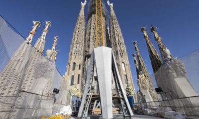 La basílica de la Sagrada Familia, icónica obra del arquitecto Antoni Gaudí y uno de los emblemas de la ciudad española de Barcelona, es ya el templo católico más alto del mundo, por encima de la catedral alemana de Ulm. EFE/Marta Pérez