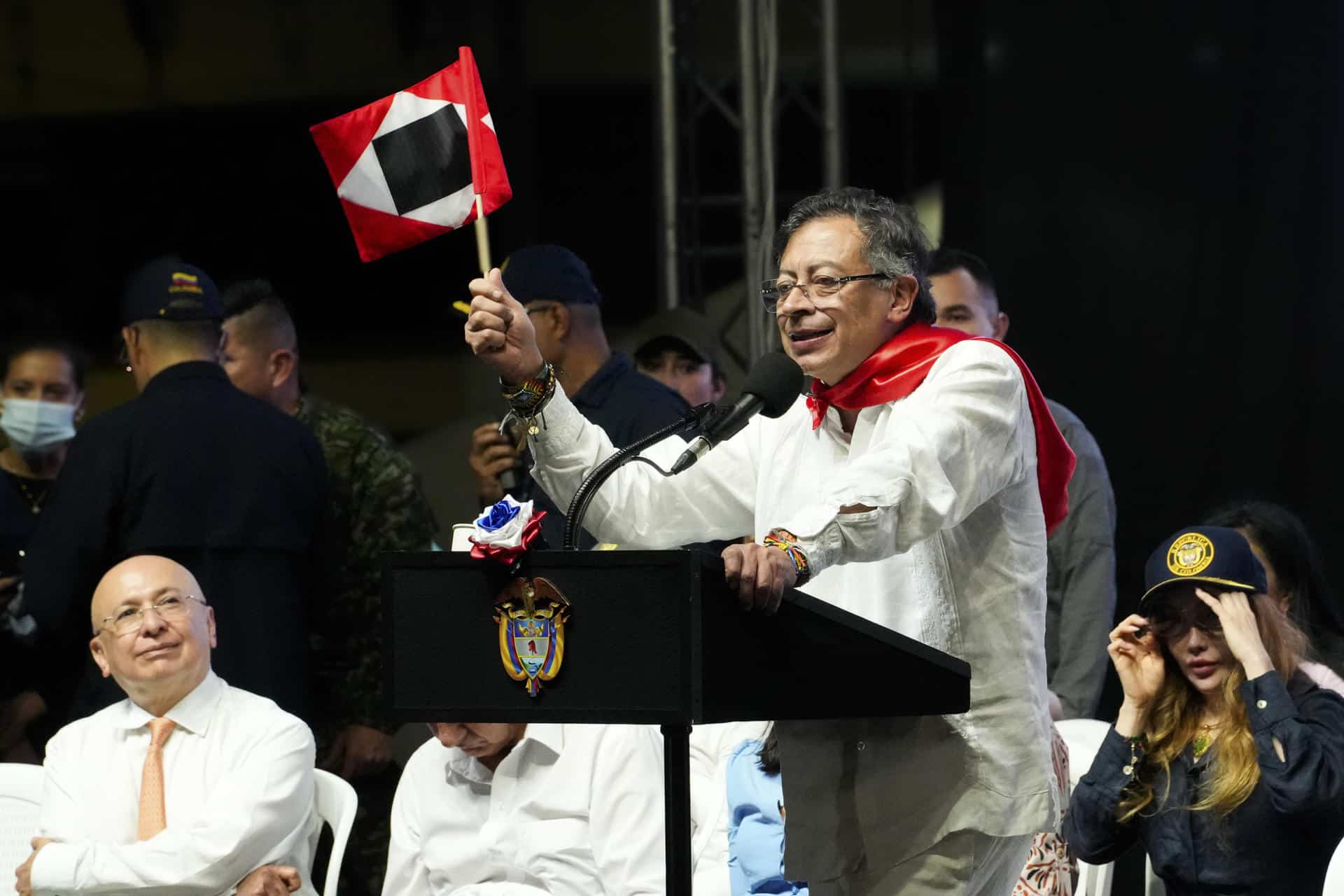 Fotografía cedida por la Presidencia de Colombia que muestra al mandatario, Gustavo Petro, hablando este viernes en Ibagué (Colombia). EFE/ Presidencia de Colombia