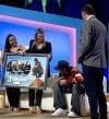 El cantante venezolano Danny Ocean recibe una placa de su primer puesto en la lista Billboard durante el tercer día de la Semana de la Música Latina de Billboard este miércoles, en el teatro The Fillmore en Miami Beach (Estados Unidos). EFE/ Blanca Escriche