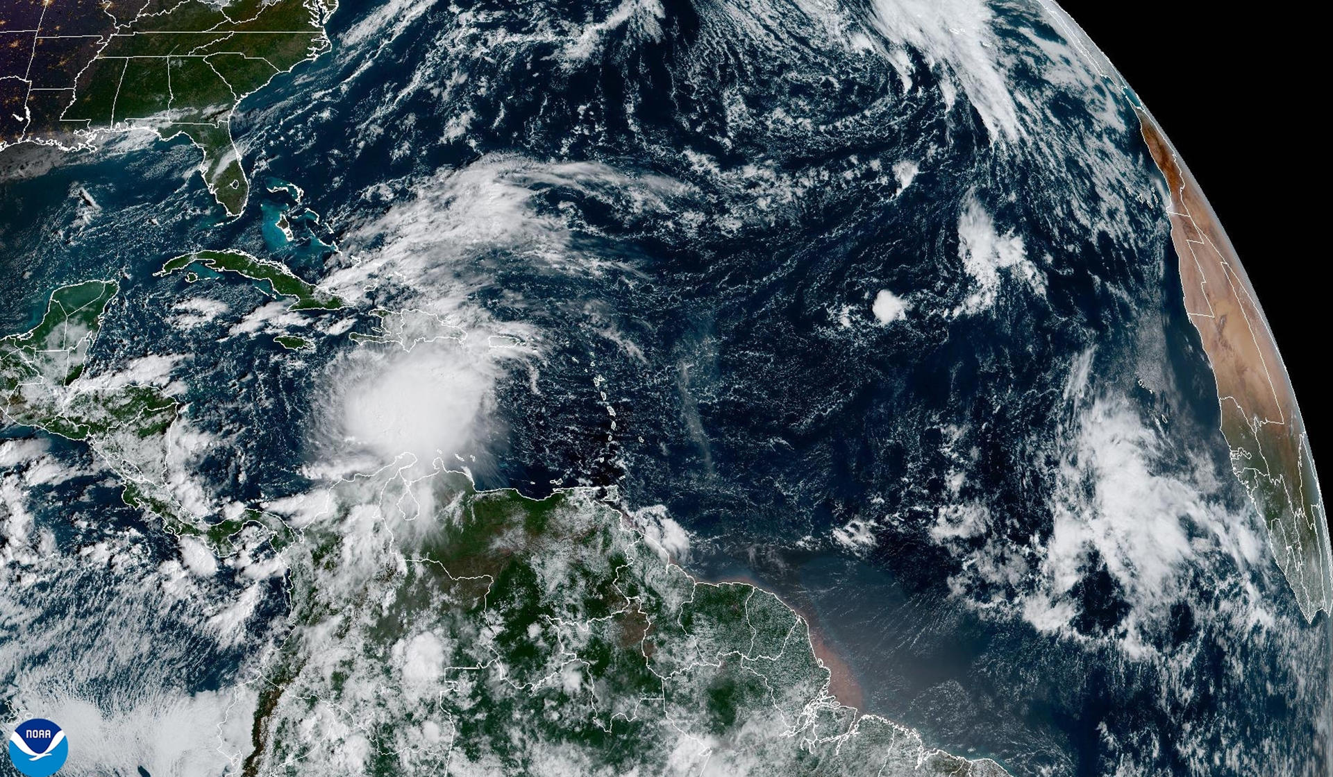Fotografía satelital cedida este miércoles por la Oficina Nacional de Administración Oceánica y Atmosférica de Estados Unidos (NOAA), a través del Centro Nacional de Huracanes (NHC), donde se muestra la localización de la tormenta tropical Melissa cerca del Caribe. EFE/ Oficina Nacional De Administración Oceánica Y Atmosférica De Estados Unidos /SOLO USO EDITORIAL/NO VENTAS/SOLO DISPONIBLE PARA ILUSTRAR LA NOTICIA QUE ACOMPAÑA (CRÉDITO OBLIGATORIO)