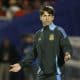 El seleccionador de Argentina, Diego Placente, parece no encontrar explicación a la derrota de su equipo ante Marruecos en la final del Mundial sub-20 de Chile. EFE/ Elvis González