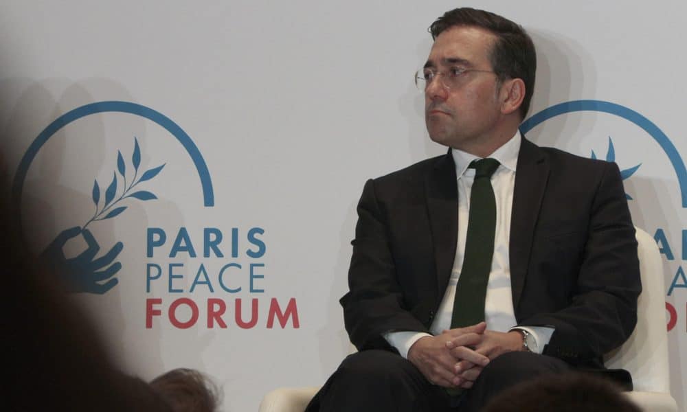 El ministro de Asuntos Exteriores, UE y Cooperación de España, José Manuel Albares, participa este jueves en el Foro de París por la Paz en el panel sobre Derecho internacional humanitario. EFE/ Edgar Sapiña