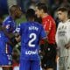 El defensa camerunés del Getafe, Allan Nyom (i), protesta al colegiado Munuera Montero tras ser expulsado durante el partido de la jornada 9 de LaLiga EA Sports que Getafe y Real Madrid disputaron en el Coliseum, en Getafe (Comunidad de Madrid). EFE/Mariscal.