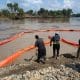 Fotografía cedida este martes, por la Secretaría de Medio Ambiente y Recursos Naturales, de trabajadores en las orillas del río Pantepec en el municipio Álamo Temapache en Veracruz (México). EFE/Secretaría de Medio Ambiente y Recursos Naturales /SOLO USO EDITORIAL/NO VENTAS/SOLO DISPONIBLE PARA ILUSTRAR LA NOTICIA QUE ACOMPAÑA (CRÉDITO OBLIGATORIO)