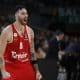 Fotografía de Sergio Pérez, en la que puede verse en una imagen de archivo del 1 de mayo de 2025 al argentino Luca Vildoza, entonces jugador del Olympiacos, durante un partido. EFE