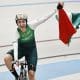 AME2044. SANTIAGO (CHILE), 26/10/2025.- Yareli Acevedo de México celebra al ganar en la carrera por puntos femenina este domingo, en el Campeonato del Mundo de Ciclismo de Pista, en Santiago (Chile). EFE/ Osvaldo Villarroel