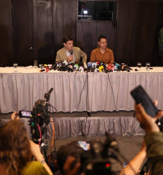 El ganador de la segunda vuelta presidencial de Bolivia, el centrista Rodrigo Paz (i), junto con su compañero de fórmula, Edman Lara, participa en su primera rueda de prensa este 20 de octubre de 2025, en La Paz (Bolivia). EFE/Luis Gandarillas