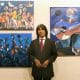 El pintor ecuatoriano Olmedo Quimbita posa durante la inauguración de la exposición 'Destellos de Luz' este jueves, en Lima (Perú). EFE/ Paolo Aguilar