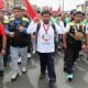 El alcalde de la provincia de Pataz, Aldo Carlos Mariños (c), participa en una manifestación este 13 de octubre de 2025, en Lima (Perú). EFE/ Paolo Aguilar
