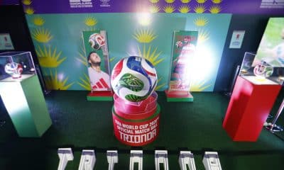 Fotografía que muestra el balón oficial de la Copa Mundial 2026 ‘Trionda’, durante la inauguración del pabellón 'El Alma del Mundial' este viernes, en Guadalajara (México). EFE/ Francisco Guasco