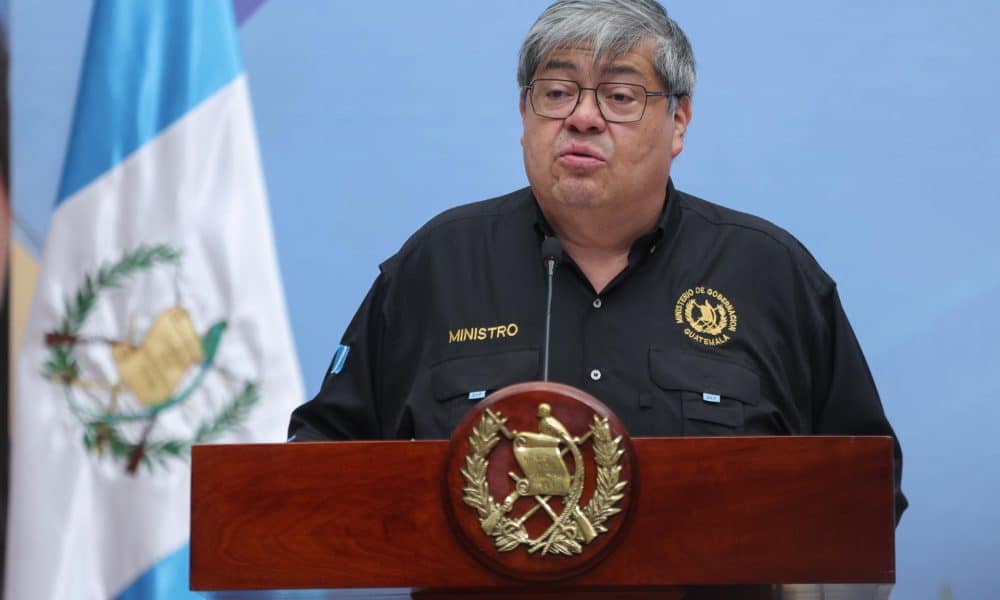 El ministro de Gobernación (Interior) de Guatemala, Francisco Jiménez, habla en una rueda de prensa este 13 de octubre de 2025, en el Palacio Nacional de la Cultura en Ciudad de Guatemala (Guatemala). EFE/ Mariano Macz