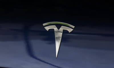 Fotografía de archivo del logo de Tesla. EFE/EPA/CAROLINE BREHMAN