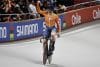 Harrie Lavreysen, de Países Bajos, celebra al ganar el oro en la prueba de velocidad por equipos en el Campeonato del Mundo de Ciclismo de Pista, en Santiago (Chile). EFE/Osvaldo Villarroel