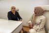 Las fundadoras del grupo 'Alma Portuguesa Fe Islámica' , Zohra Lodhia (dcha), y Sarika Karim (izda) durante una entrevista con EFE en el barrio de Odivelas, en las afueras de Lisboa. Las dos amigas llevan hiyab, el velo islámico que cubre el cabello, y defienden el derecho de la mujer a elegir su atuendo, en un momento en que el Parlamento ha dado el primer paso para sacar adelante una iniciativa del partido de ultraderecha Chega para prohibir el burka. EFE/Susana Samhan