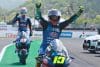 El piloto brasileño del equipo Italtrans Racing Team Diogo Moreira (d), ganador, y el piloto español del equipo Pramac Yamaha Moto2 Izan Guevara (i), tercer puesto, celebran después de la carrera en el Gran Premio de Motociclismo de Indonesia en el Circuito de Mandalika, Indonesia. EFE/EPA/ADI WEDA
