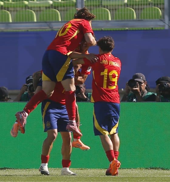 Jugadores de España celebran un gol en un partido de octavos de final de la Copa Mundial Sub-20. EFE/ Esteban Garay