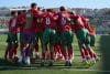 Jugadores de la selección sub-20 de Marruecos celebran este miércoles la clasificación a la final del Mundial que se disputa en Chile al imponerse a la de Francia en una tanda de penaltis (5-4) tras igualar 1-1 en tiempo reglamentario y la prórroga del partido jugado en el estadio Elias Figueroa Brander, de Valparaíso. EFE/ Adriana Thomasa