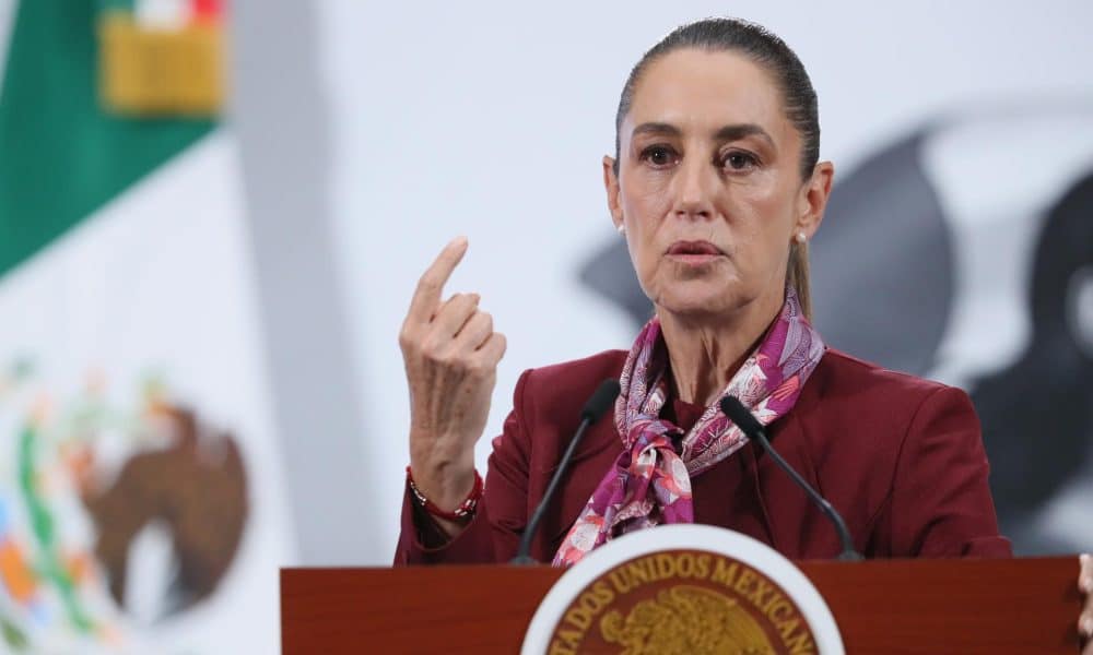 La presidenta de México, Claudia Sheinbaum, habla en una rueda de prensa este jueves, en Palacio Nacional de la Ciudad de México (México). EFE/Mario Guzmán