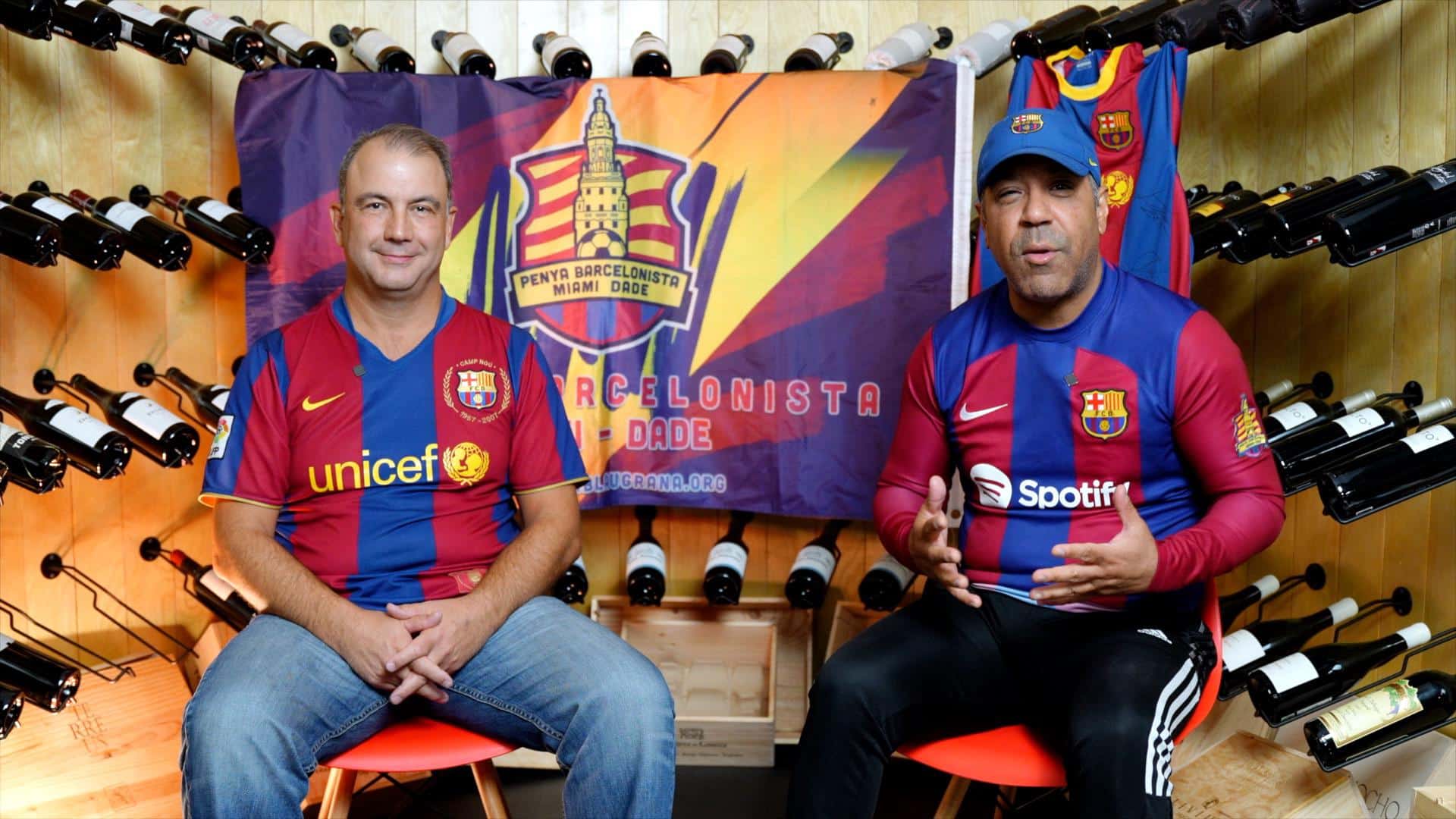 Las peñas barcelonistas de Miami esperan con ilusión la llegada del Barcelona a Florida para el partido de LaLiga contra el Villarreal, fijada para el próximo 20 de diciembre y prometen un ambiente festivo y con pasión "multiplicada por cuatro" por parte de los seguidores que habitualmente viven la afición culé desde la distancia, narran los integrantes de la Penya Barcelonista Miami. EFE/LIGA