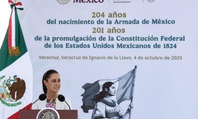 Fotografía cedida por la Presidencia de México que muestra a su mandataria, Claudia Sheinbaum, hablando en la ceremonia por el 204 aniversario del nacimiento de la Armada de México y los 201 años de la promulgación de la Constitución Federal de 1824, este sábado en Veracruz (México).  EFE/ Presidencia de México /SOLO USO EDITORIAL/ NO VENTAS/ SOLO DISPONIBLE PARA ILUSTRAR LA NOTICIA QUE ACOMPAÑA (CRÉDITO OBLIGATORIO)