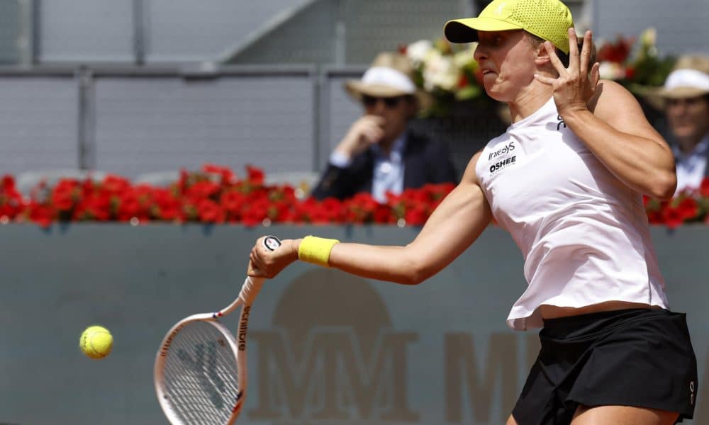 Fotografía de Chema Moya, en la que puede verse en una imagen de archivo del 29 de abril de 2025 a la tenista polaca Iga Swiatek durante un partido. EFE