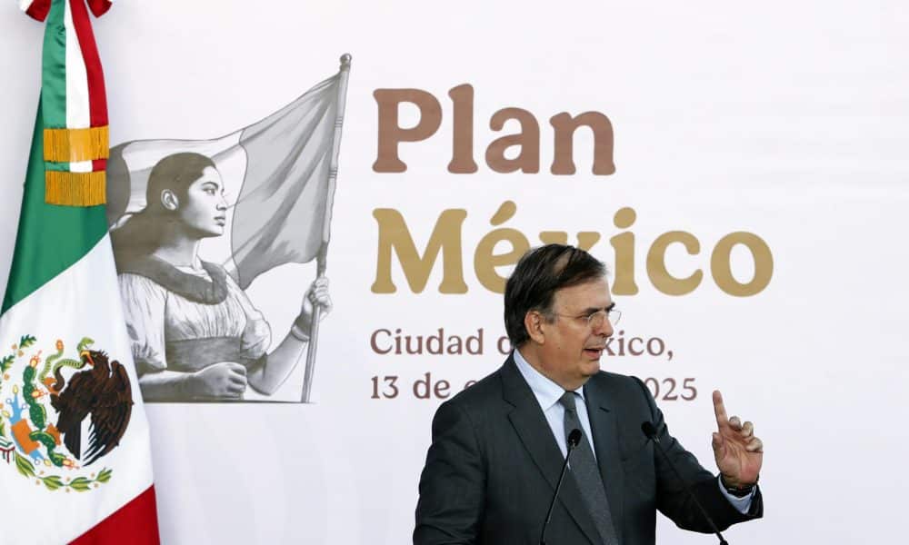 El secretario de Economía Marcelo Ebrard habla durante la presentación del 'Plan México' en el Museo Nacional de Antropología e Historia de la Ciudad de México (México). Imagen de archivo. EFE/ Mario Guzmán