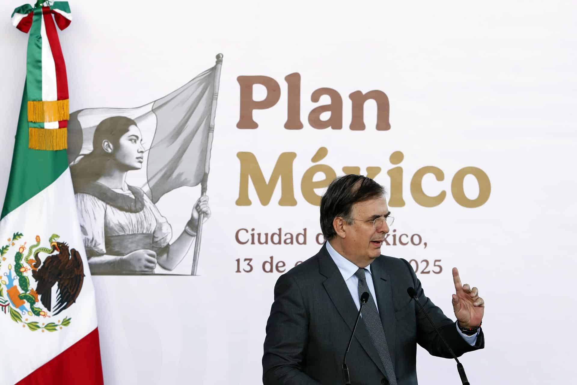El secretario de Economía Marcelo Ebrard habla durante la presentación del 'Plan México' en el Museo Nacional de Antropología e Historia de la Ciudad de México (México). Imagen de archivo. EFE/ Mario Guzmán