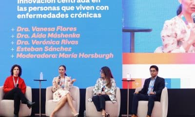 De izquierda a derecha, la jefa al servicio de retina del Hospital regional Adolfo López Mateos de México, Vanesa Flores Peredo, la jefa de servicio de hematología del Hospital Infantil de México Federico Gómez, Aída Máshenka Moreno, la neuróloga Verónica Rivas Alonso y el jefe de Oncología en el hospital Barros Luco de Chile, Esteban Sánchez, participan en el segundo día del Roche Press Day este miércoles, en Ciudad de México (México). EFE/ Sáshenka Gutiérrez