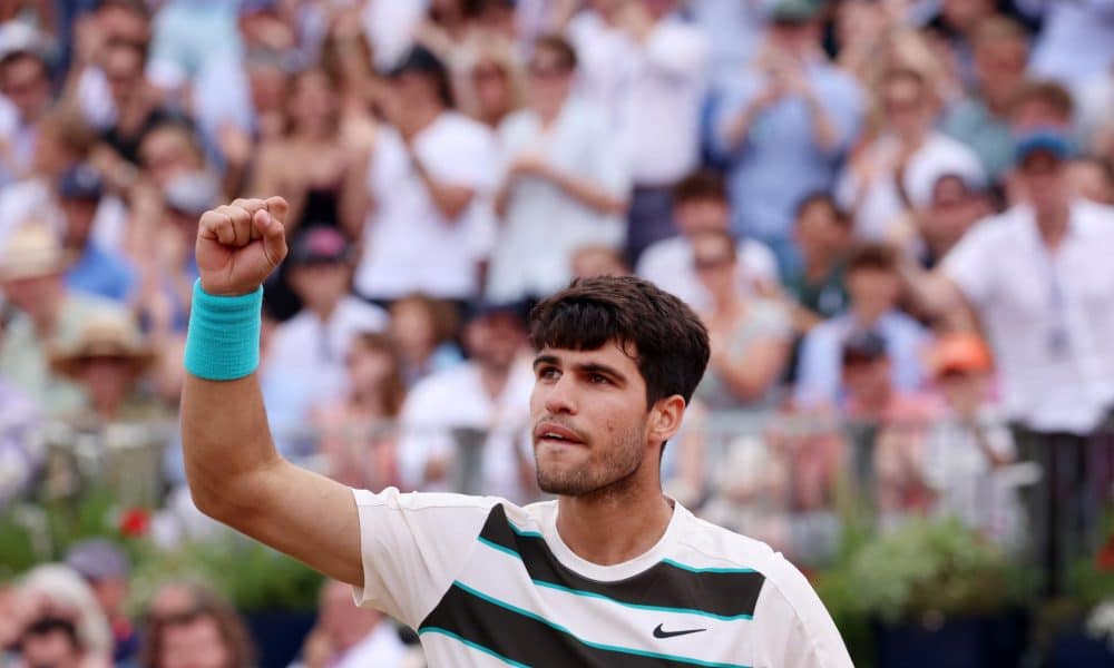Fotografía de Andy Rain, en la que puede verse en una imagen de archivo del 22 de junio de 2025 al tenista español Carlos Alcaraz. EFE