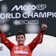 El piloto español Marc Márquez, del equipo MotoGP Ducati Lenovo, celebra su título de campeón del mundo 2025 en Japón. EFE/FRANCK ROBICHON