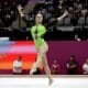 La gimnasta rusa Angelina Melnikova, durante su ejercicio de suelo este jueves en los Mundiales de Gimnasia Artística, que se disputan en Yakarta. EFE/ MAST IRHAM