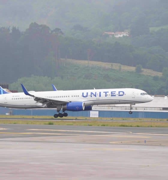Fotografía de archivo de un avión de la compañía United Airlines. EFE/ Miguel Toña