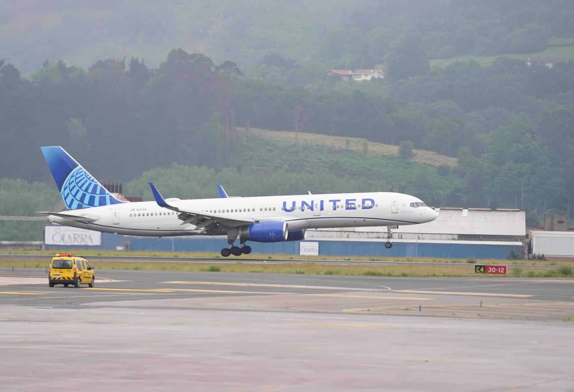 Fotografía de archivo de un avión de la compañía United Airlines. EFE/ Miguel Toña