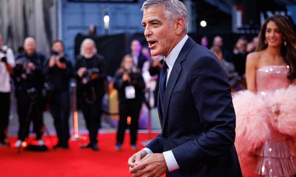 Londres, 10 oct (EFE).- El actor estadounidense George Clooney aseguró este viernes, durante el preestreno de su nueva película 'Jay Kelly' en el Festival de Cine de Londres (LFF), que se "muere" por trabajar junto con el actor español Javier Bardem. EFE/EPA/TOLGA AKMEN