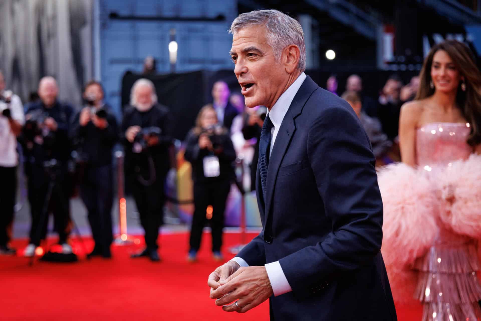 Londres, 10 oct (EFE).- El actor estadounidense George Clooney aseguró este viernes, durante el preestreno de su nueva película 'Jay Kelly' en el Festival de Cine de Londres (LFF), que se "muere" por trabajar junto con el actor español Javier Bardem. EFE/EPA/TOLGA AKMEN