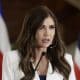Fotografía de archivo de la secretaria de Seguridad Nacional de los Estados Unidos, Kristi Noem, en San José (Costa Rica). EFE/Jeffrey Arguedas