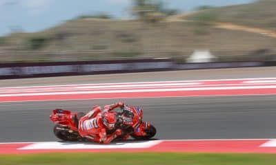 El piloto español del equipo MotoGP Ducati Lenovo Team Marc Márquez en acción durante la sesión de calentamiento en el Gran Premio de Motociclismo de Indonesia en el Circuito de Mandalika, en Indonesia. EFE/EPA/ADI WEDA