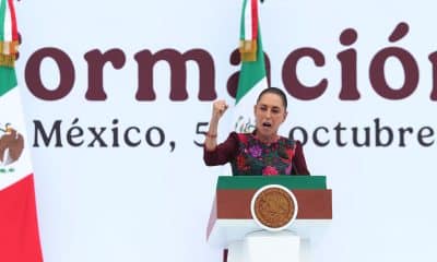 La presidenta de México Claudia Sheinbaum, habla durante la conmemoración de su primer año de gobierno este domingo, en el Zócalo de la Ciudad de México (México). EFE/Mario Guzmán