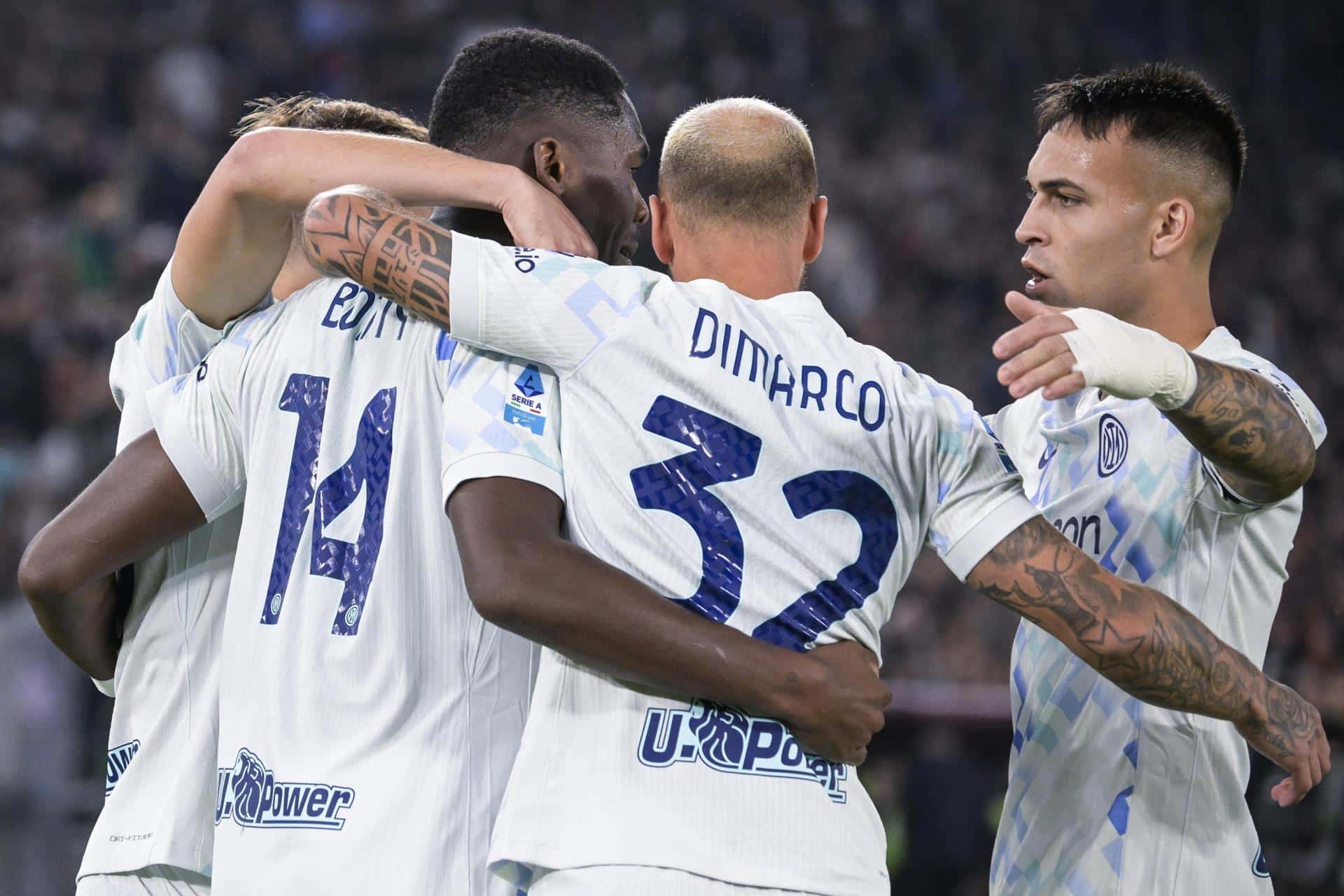 El jugador del Inter Ange-Yoan Bonny celebra el gold e la victoria durante el partido de la Serie A que han jugado AS Roma y FC Inter en el Olímpico stadium de Roma, Italia. EFE/EPA/Riccardo Antimiani