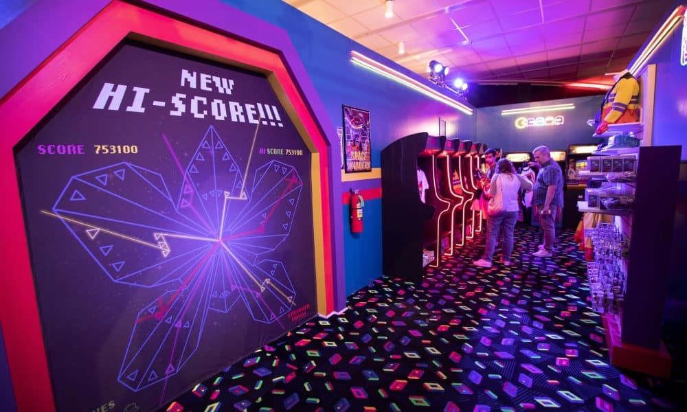 Fotografía de archivo del 26 de octubre de 2022 de personas visitando la tienda 'Stranger Things', en Florida (Estados unidos). EFE/ Cristobal Herrera-ulashkevich